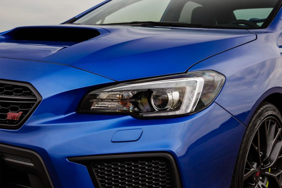 Детали экстерьера Subaru WRX STI 2017 года  (WW) (фото 13 из 40)